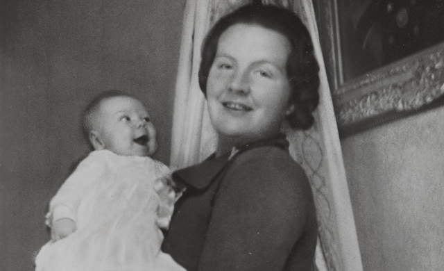 Juliana Met Baby Beatrix 1938