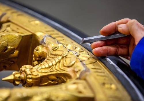 Gedemonteerde Gouden Koets In De Koninklijke Stallen