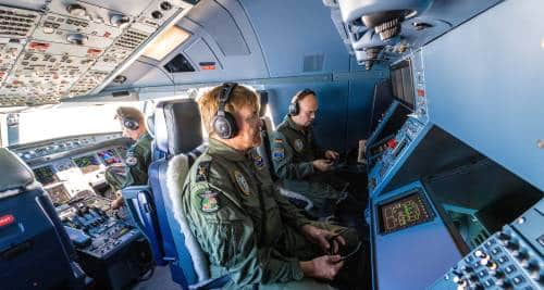 Koning Vliegt Mee Met Luchtmacht (pool)