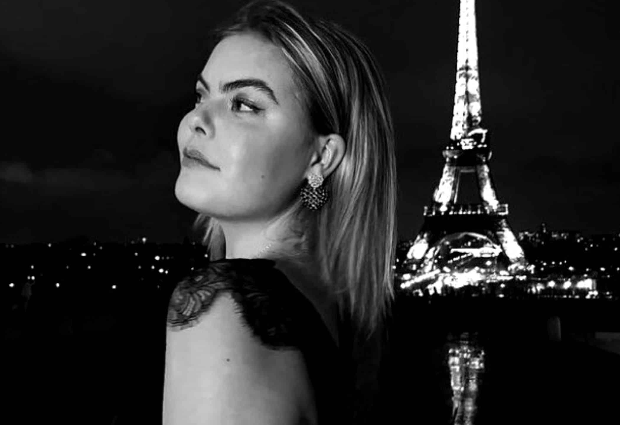 Eloise Voor De Eifeltoren