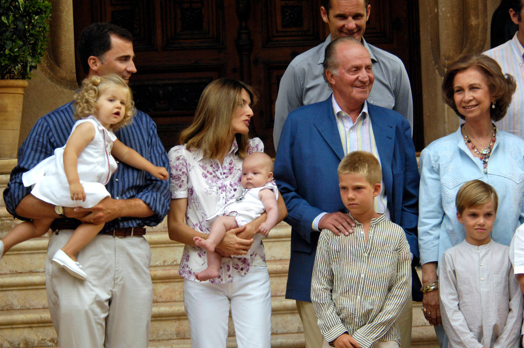 Spain Royals Spanish Royal Family Poses For A Family Picture