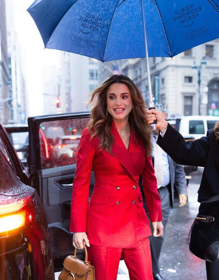 Rania Onder Paraplu Screenshot Insta Queen Rania