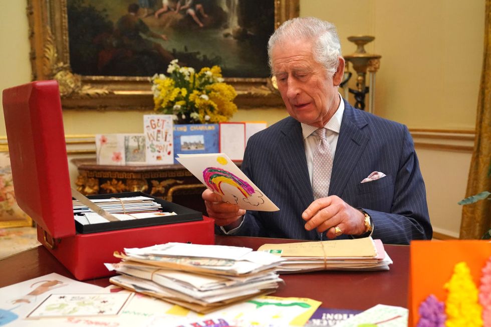 Koning Charles Leest Beterschapsbrief Royalty Online
