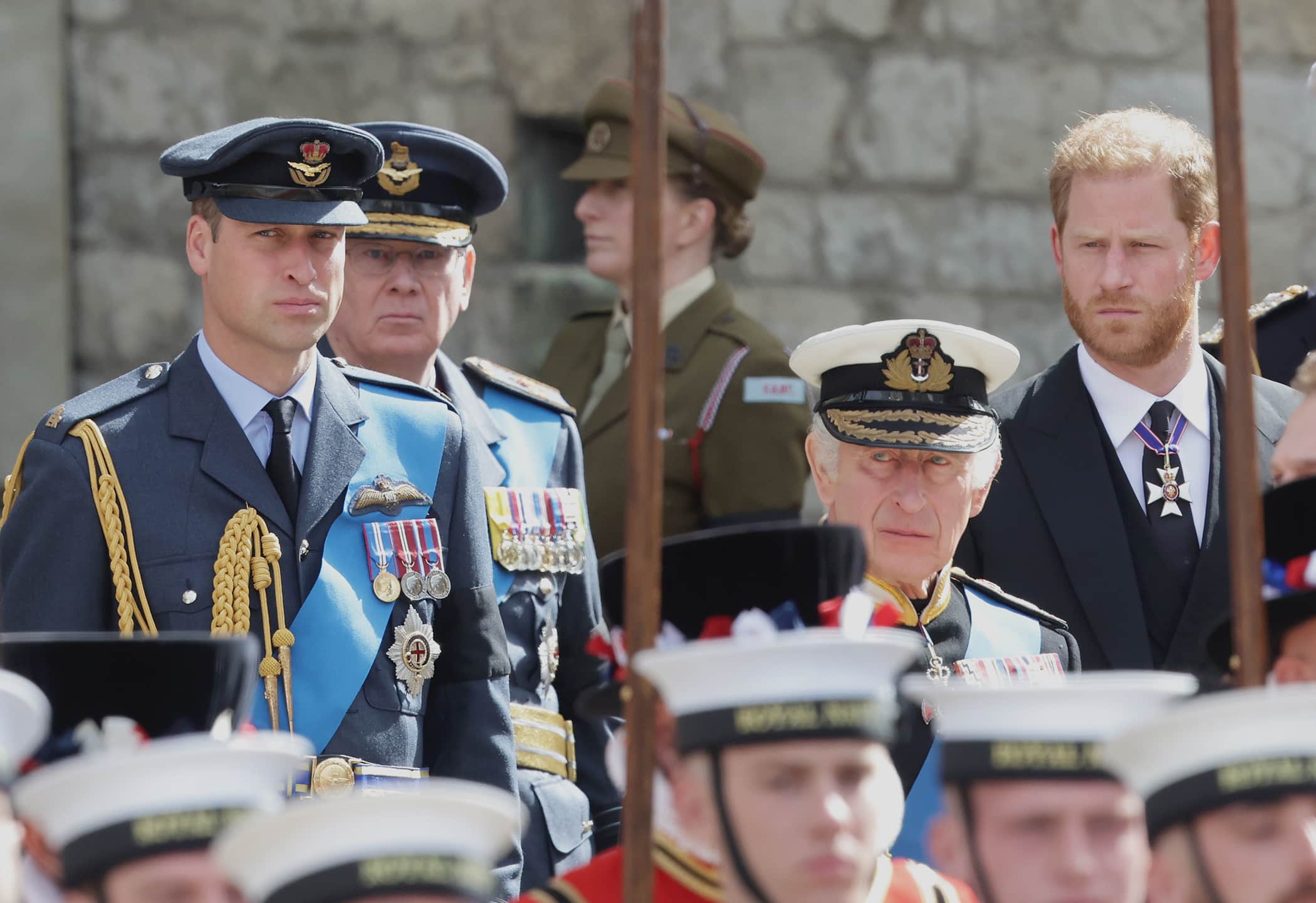 Charles Geeft Militaire Titel Harry Aan William