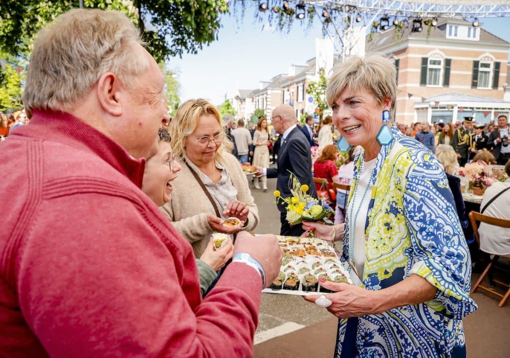Koninklijke Familie Viert Koningsdag In Doetinchem (pool)