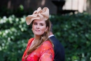 Koning Reikt Standaard Uit Aan Regiment Huzaren Prinses Catharina Amalia