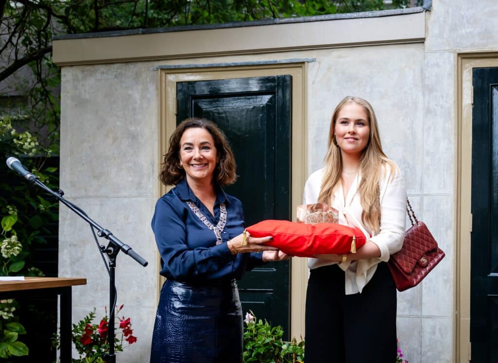 Prinses Van Oranje Ontvangen In Amsterdam