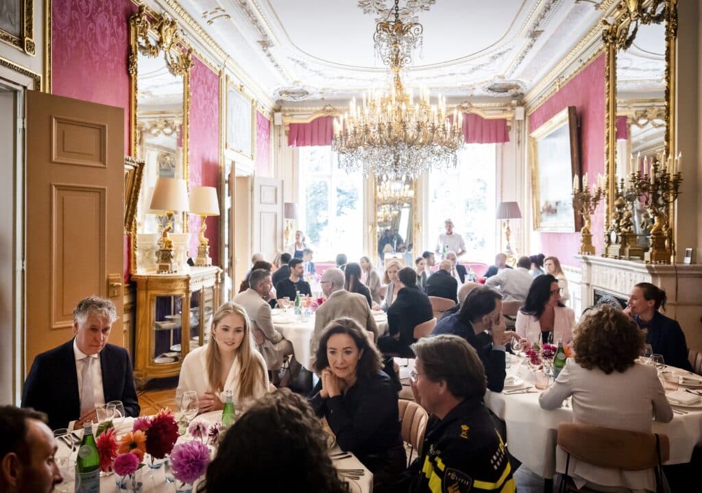 Prinses Amalia Bezoekt Amsterdams Gemeentebestuur