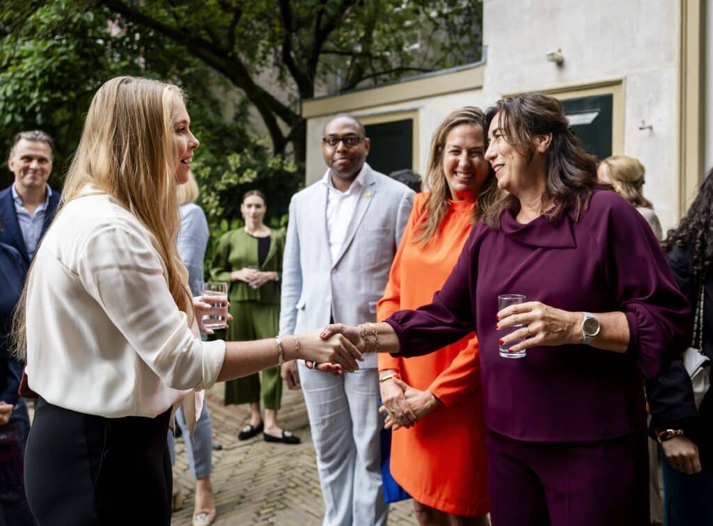 Prinses Amalia Bezoekt Amsterdams Gemeentebestuur