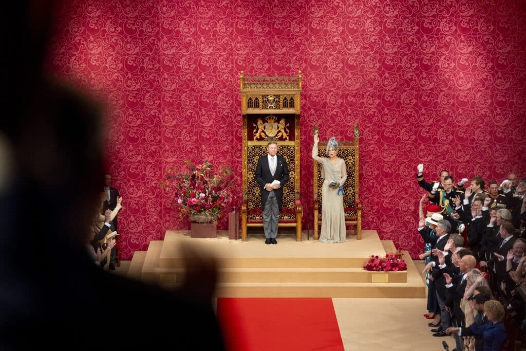 Prinsjesdag: Koning Spreekt Troonrede Uitkoninklijke Schouwburg (pool)