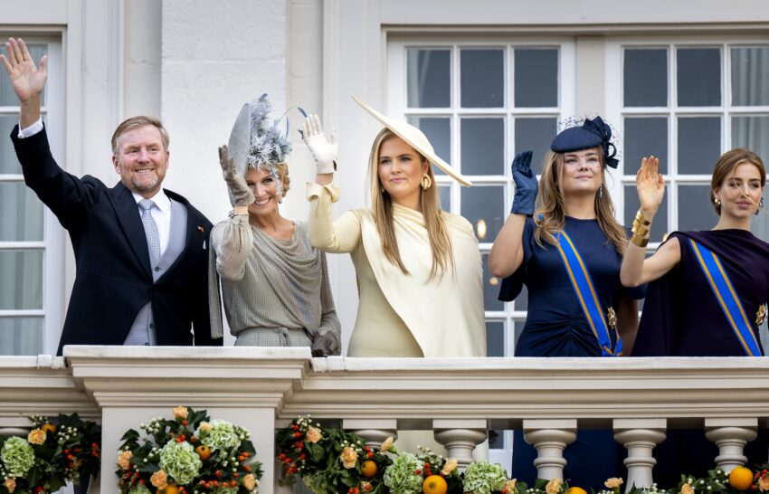 Prinsjesdag: Aankomst Koninklijke Stoet Bij Paleis Noordeinde En Balkonscene