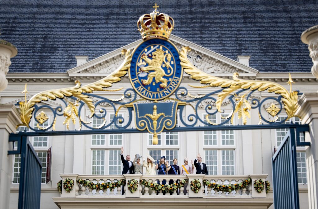 Prinsjesdag: Aankomst Koninklijke Stoet Bij Paleis Noordeinde En Balkonscene