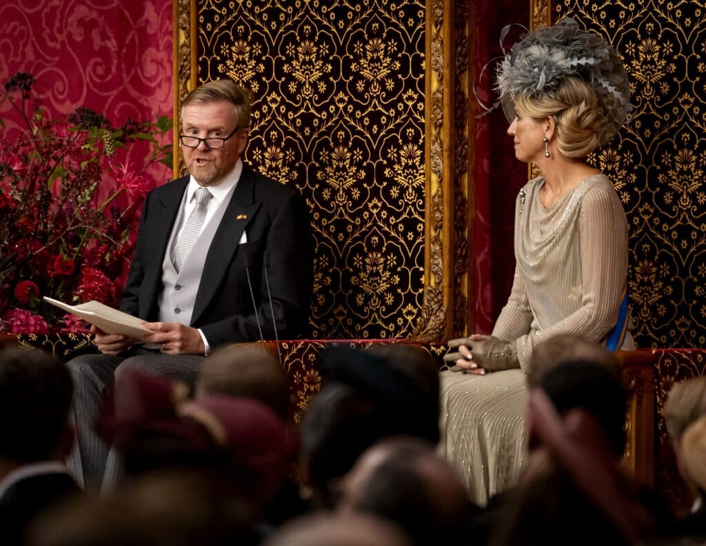 Prinsjesdag: Koning Spreekt Troonrede Uit