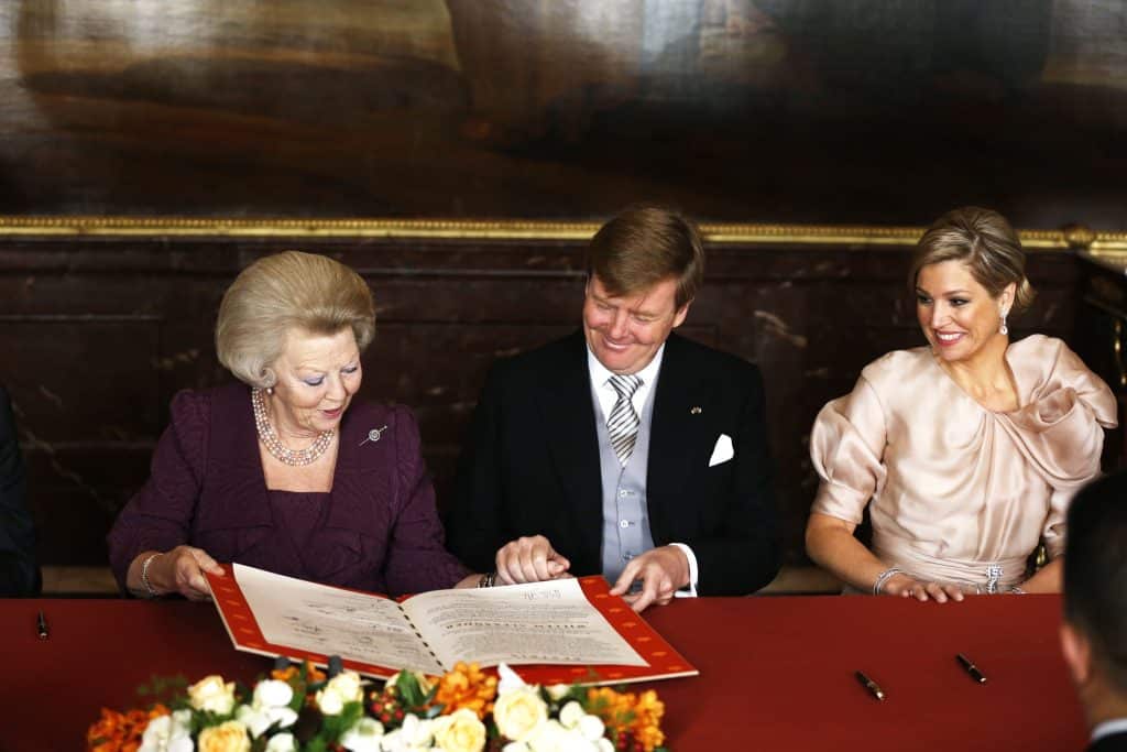 Ondertekening Van Akte Van Abdicatie