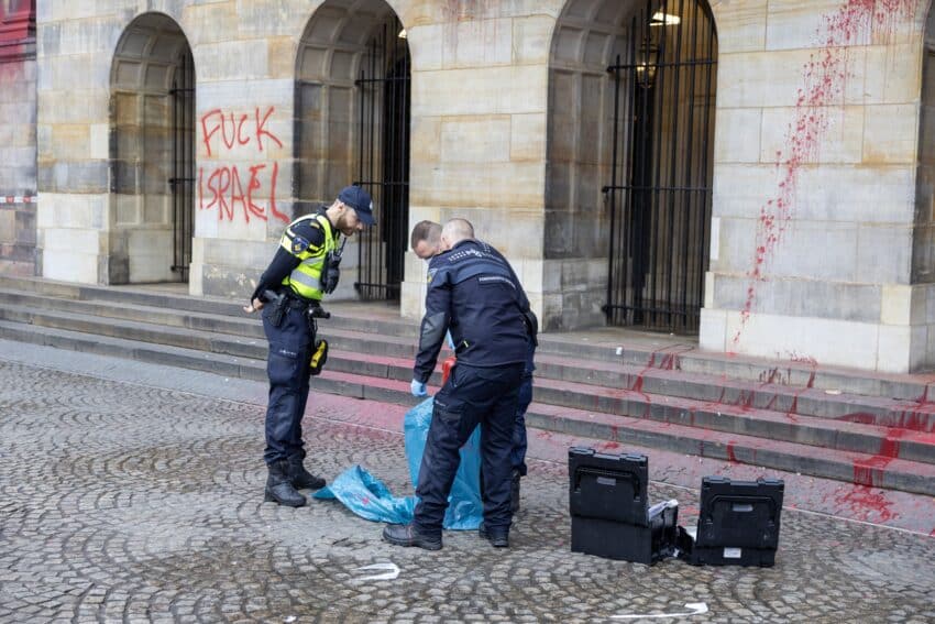 Koninklijk Paleis Op De Dam Beklad Met Rode Verf