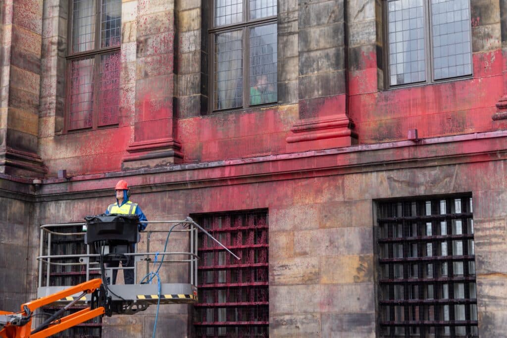 Koninklijk Paleis Op De Dam Beklad Met Rode Verf