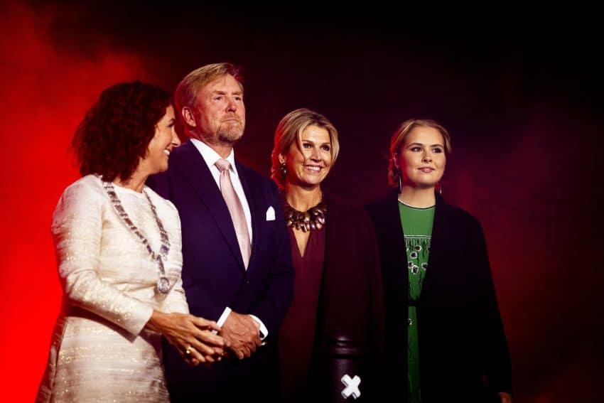 Koningspaar En Amalia Bij Concert 750 Jaar Amsterdam