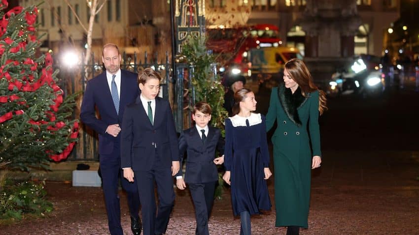 Prins William, Kate, Charlotte, Louis, George kerstgroet kerstkaart Gettyimages 2250167341