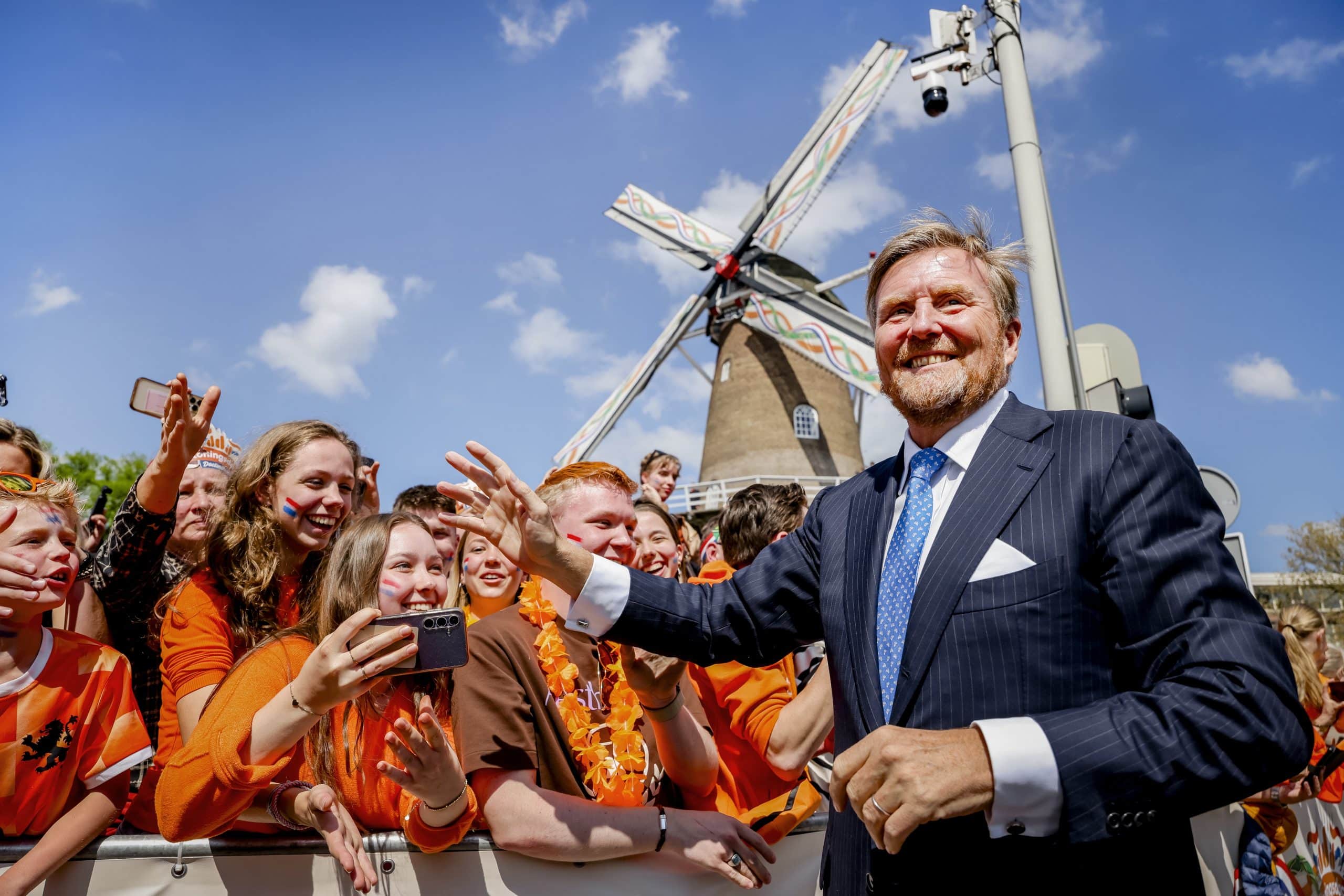 Koninklijke Familie Viert Koningsdag In Doetinchem (pool)