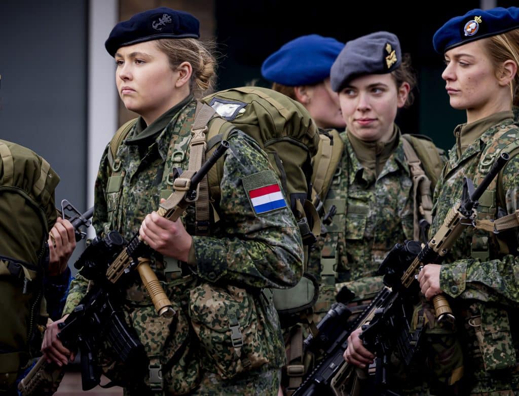 Prinses Amalia Rondt Militaire Opleiding Af (pool)