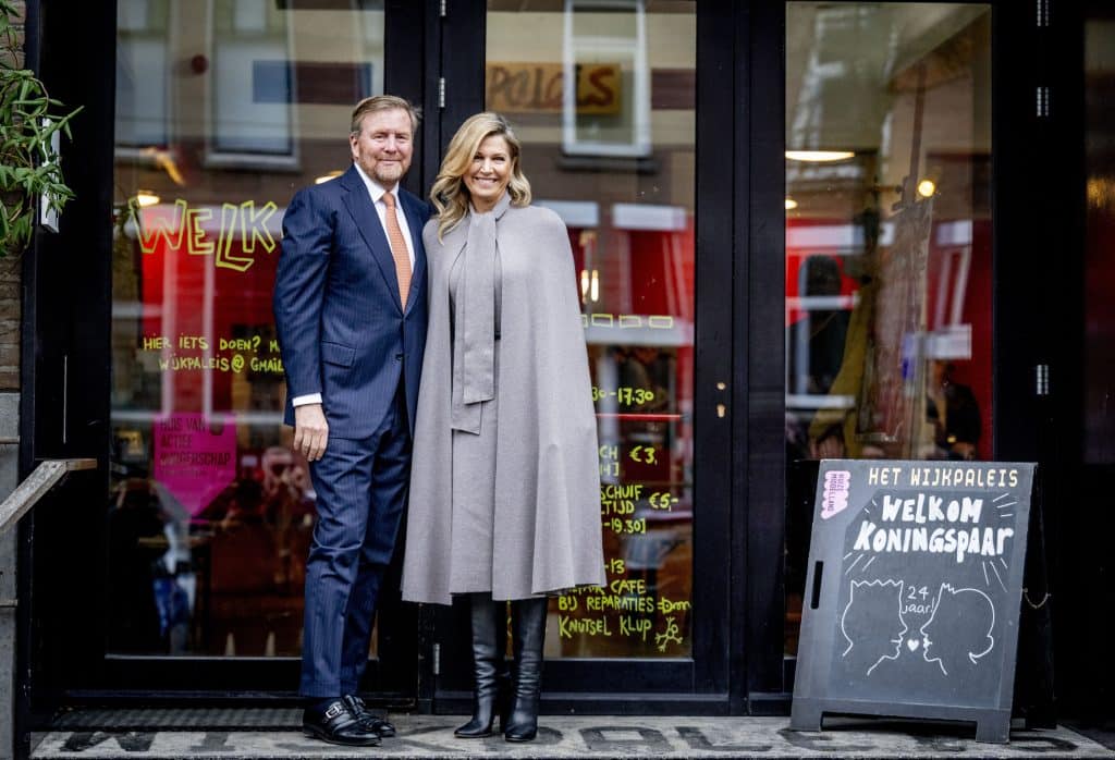 Koning Willem Alexander En Koningin Máxima Brengen Een Werkbezoek