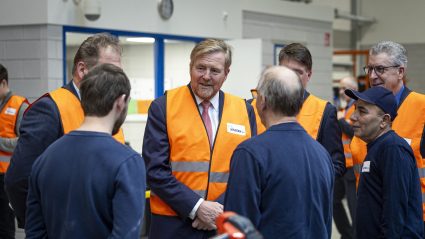 Koning Willem-Alexander bezoekt Senzora in Deventer