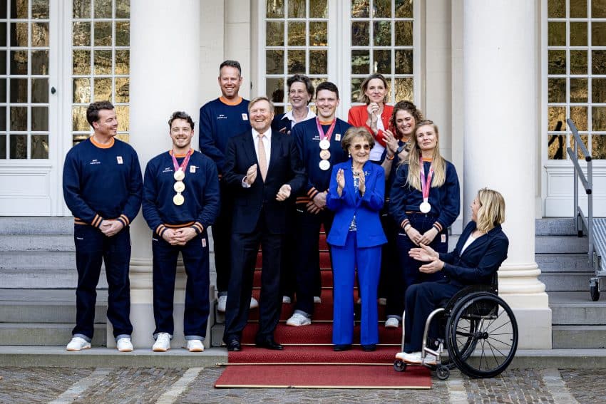 Koning En Prinses Margriet Ontvangen Medaillewinnaars Paralympische Winterspelen