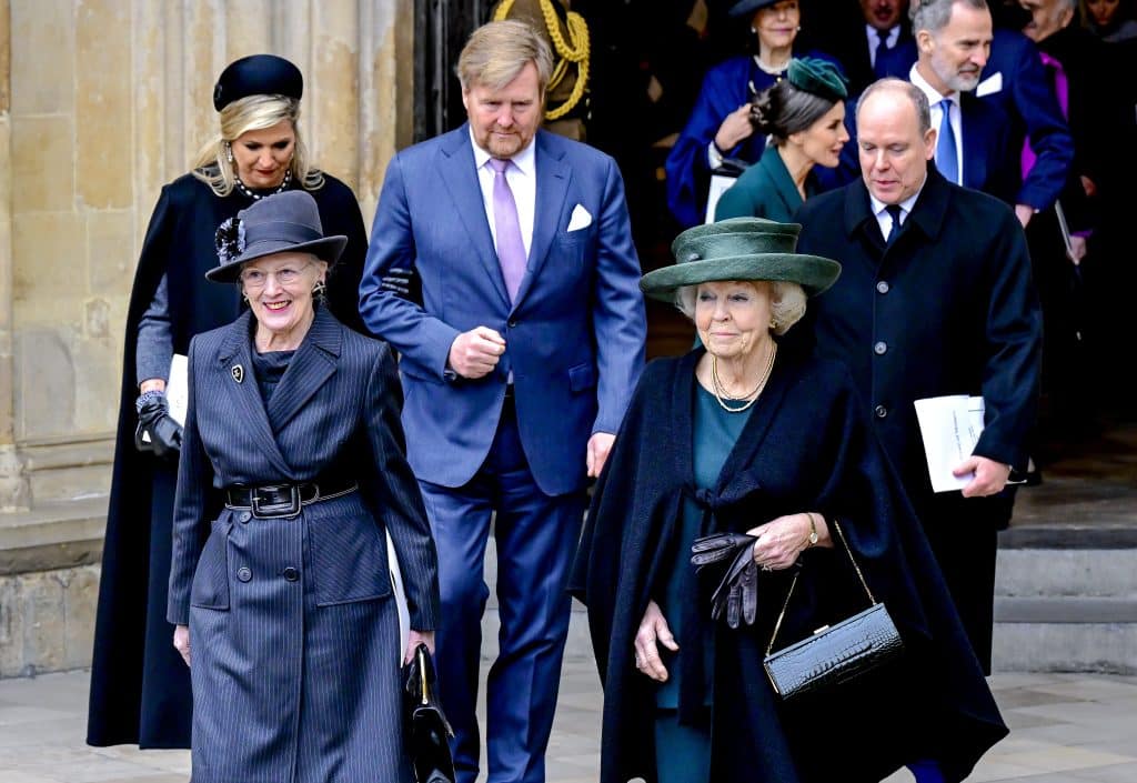 Koningspaar En Beatrix Naar Herdenkingsdienst Prins Philip
