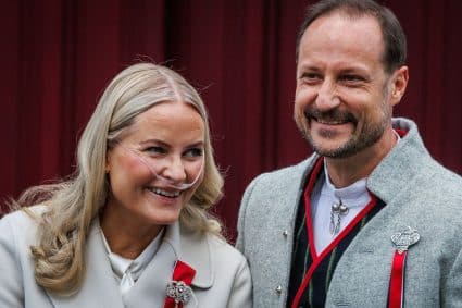 Noorse kroonprinses Mette Marit en kroonprins Haakon tijdens Grondwetdag