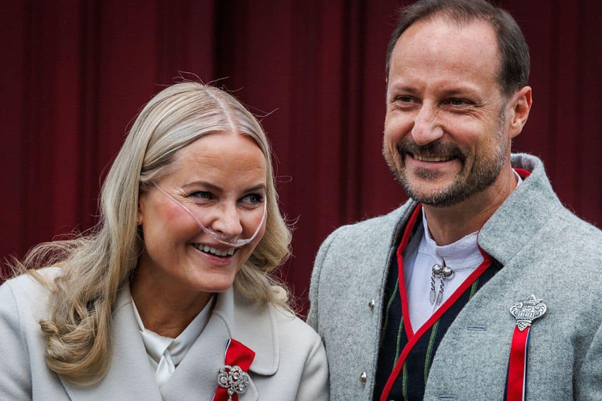 Noorse kroonprinses Mette Marit en kroonprins Haakon tijdens Grondwetdag