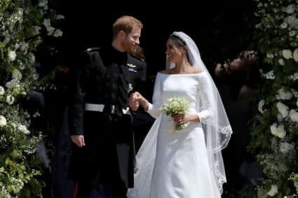 Harry en Meghan delen niet eerder vertoonde huwelijksfoto’s tijdens jubileum