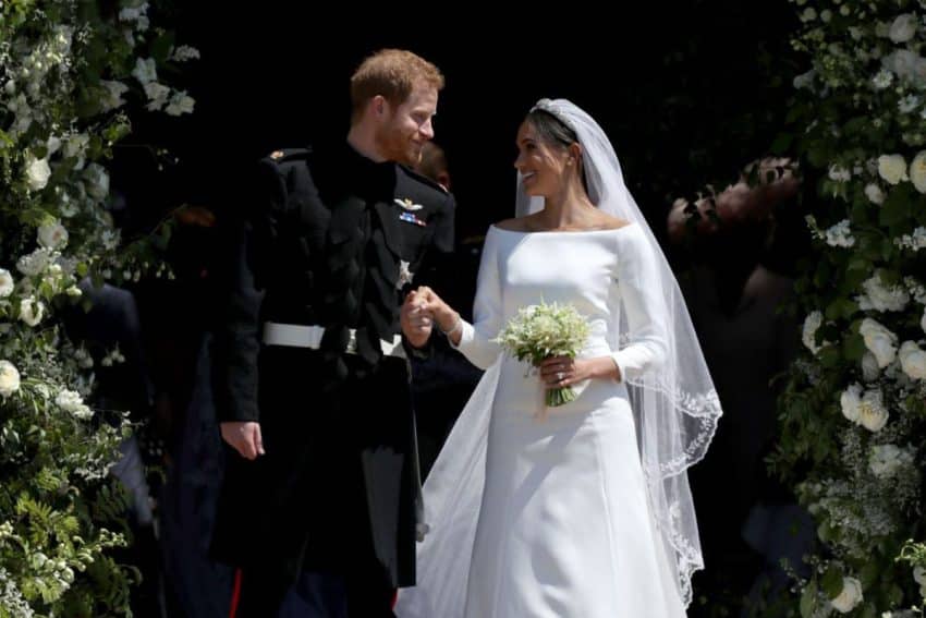 Harry en Meghan delen niet eerder vertoonde huwelijksfoto’s tijdens jubileum