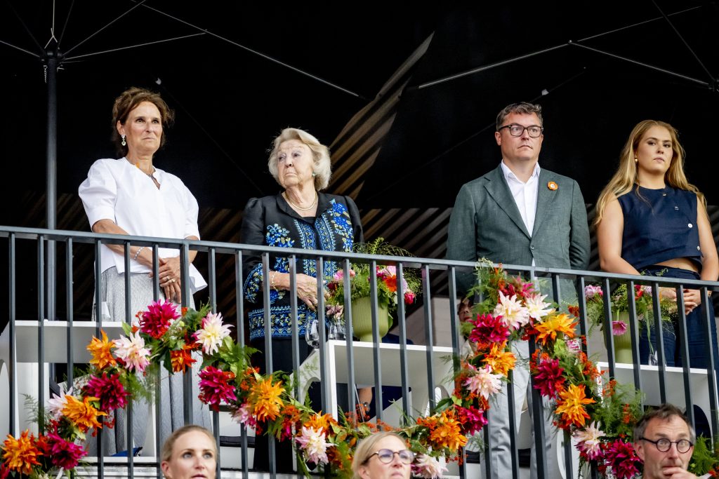 Beatrix En Amalia Tijdens Chio