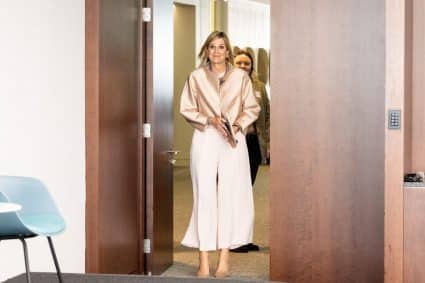 Koningin Máxima op bezoek in Londen voor VN-reis: dit was haar outfit