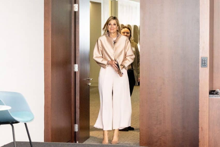Koningin Máxima op bezoek in Londen voor VN-reis: dit was haar outfit