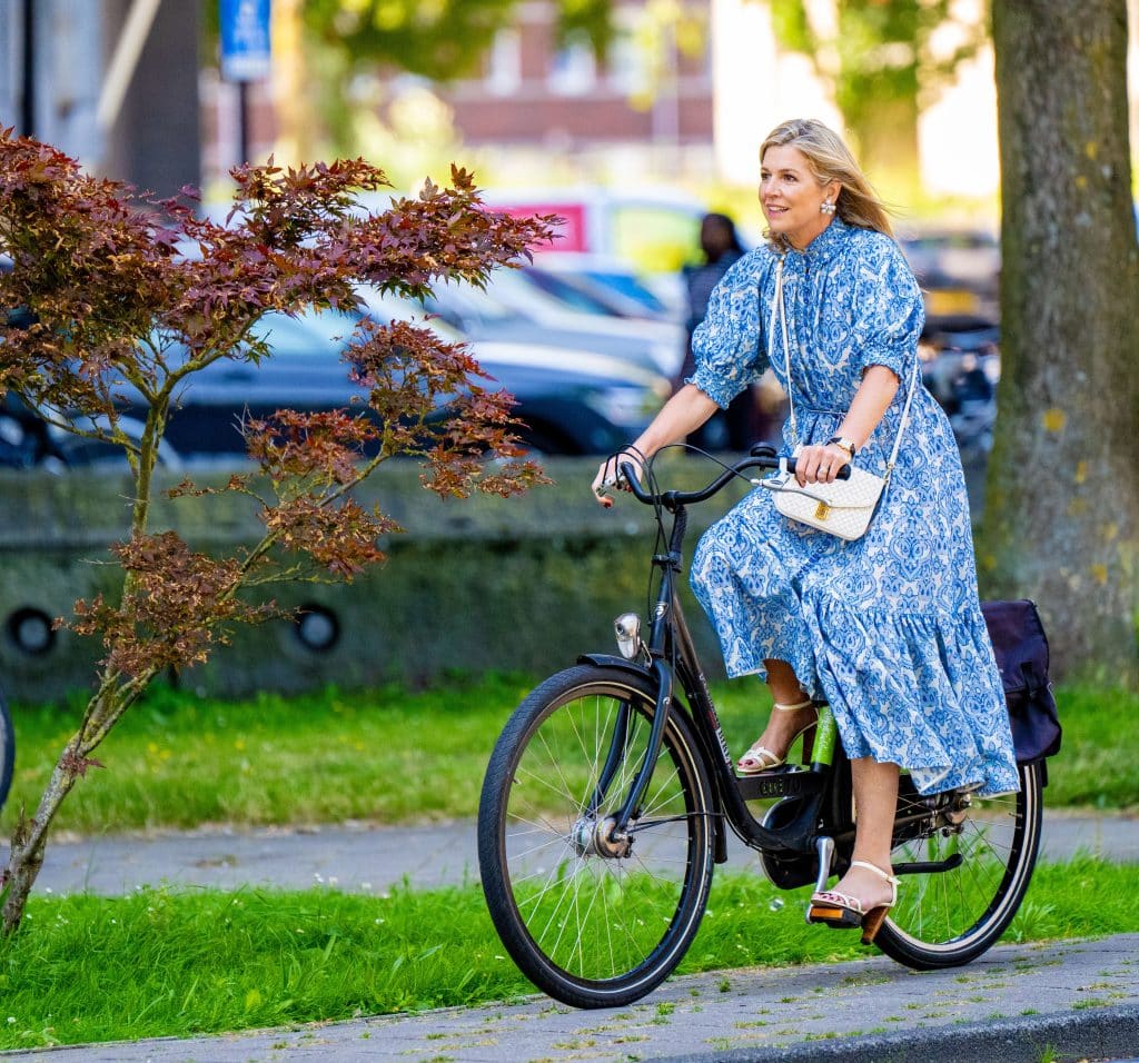 Maxima Op Werkbezoek In Amsterdam Zuidoost