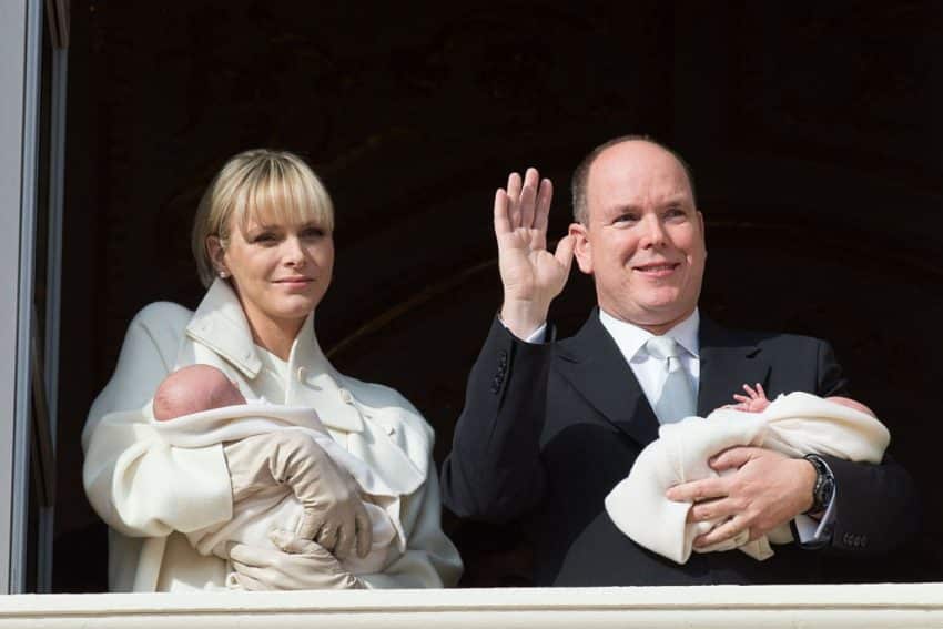 Prinses Cahrlène en prins Albert van Monaco met hun tweeling - Getty Images