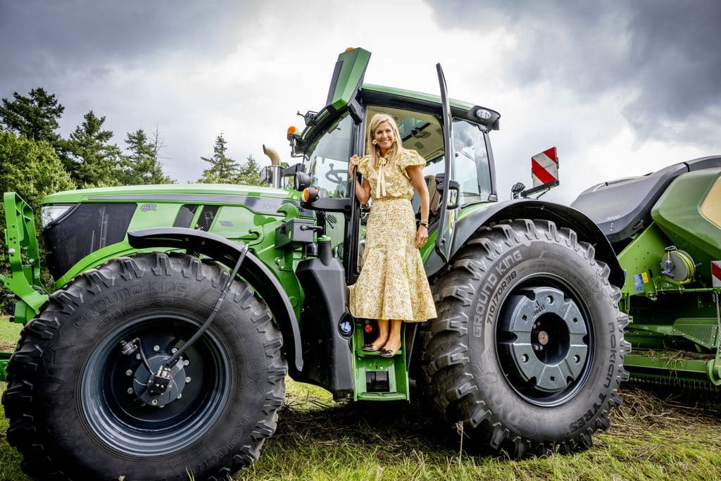 Koningin Máxima Tijdens Een Bezoek Aan Een Teler Van Vezelhennep