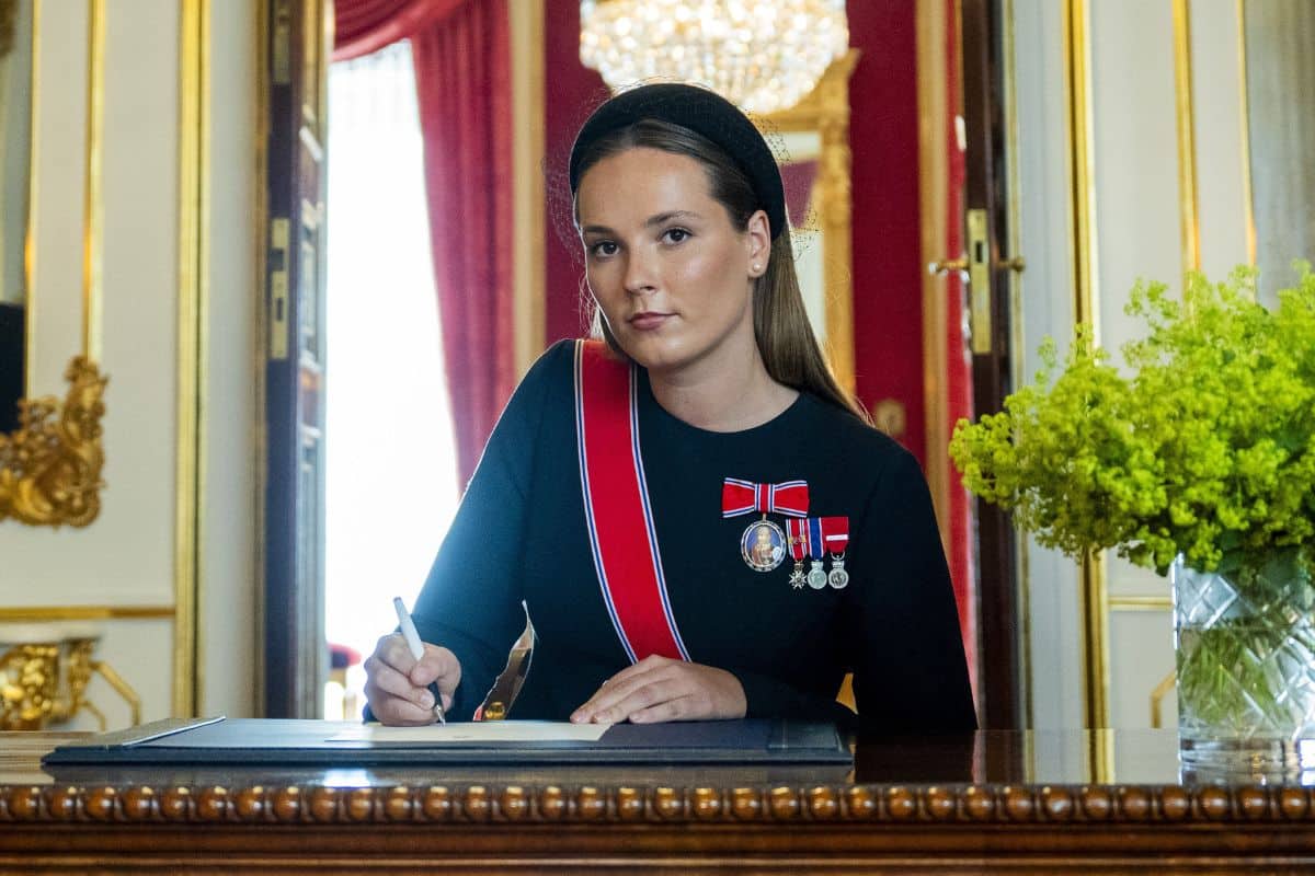 Kroonprinses Ingrid Alexandra tekent de schriftelijke eed - ANP