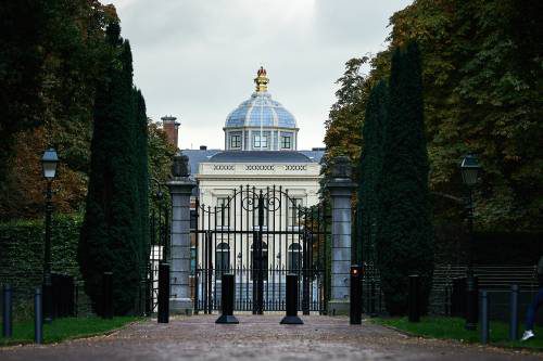 Koninklijke Standaard Ontbreekt Op Paleis Huis Ten Bosch