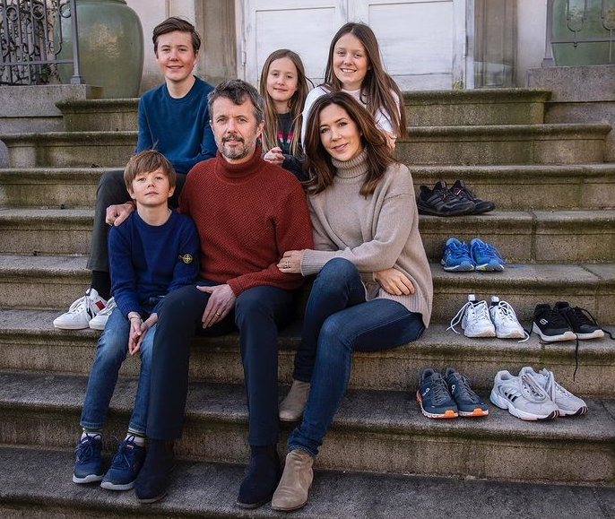 Frederik En Mary Sportschoenen Foto Maart 2020 Instagram