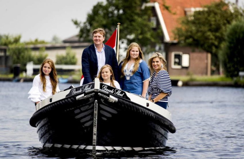 Willem Alexander Máxima En Prinsessen In Boor