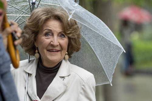 Prinses Margriet Heropent Artis Na Versoepelingen (pool)