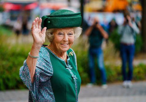 Beatrix Bij Onthulling Gebrandschilderd Raam Laurenskerk