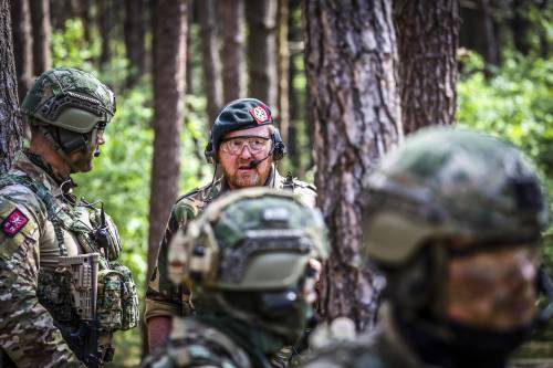 Koning Bezoekt Oefening Luchtmobiele Brigade Voor Inzet Op Navo Grondgebied Oost Europa (pool)
