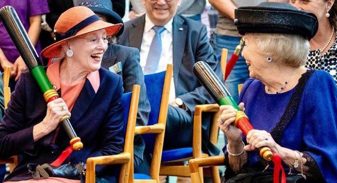 Beatrix En Margrethe Hebben Het Naar Hun Zin