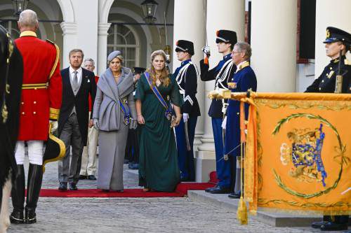 Prinsjesdag: Vertrek Koninklijke Stoet Bij Paleis Noordeinde (pool)