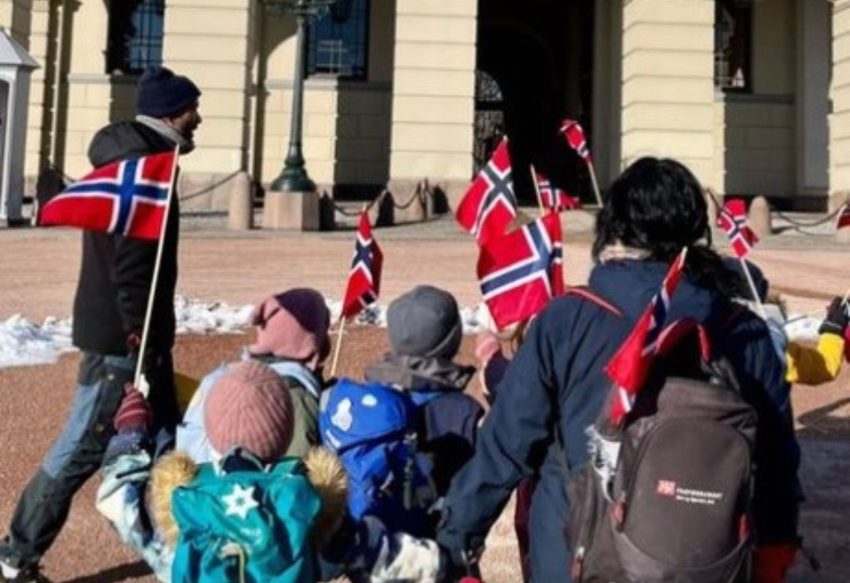 Kinderen trekken op naar paleis
