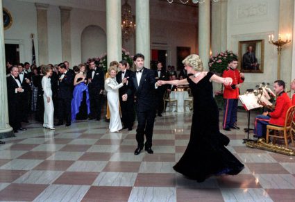 Lady Dian A Spencer En John Travolta Dans Witte Huis